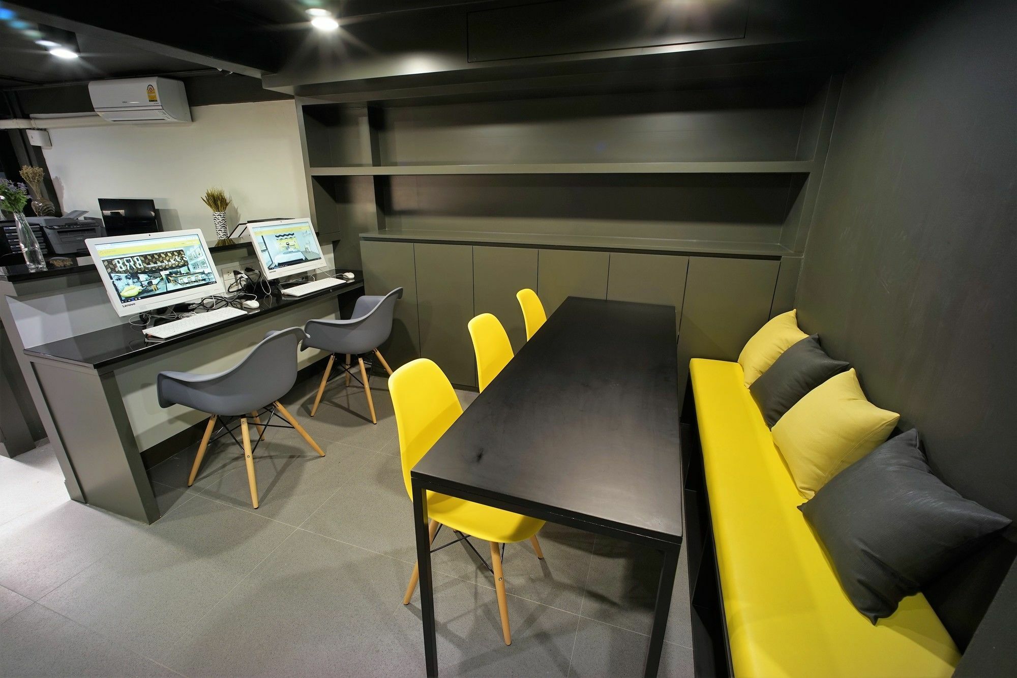 BRB Hostel Bangkok Silom Eksteriør bilde